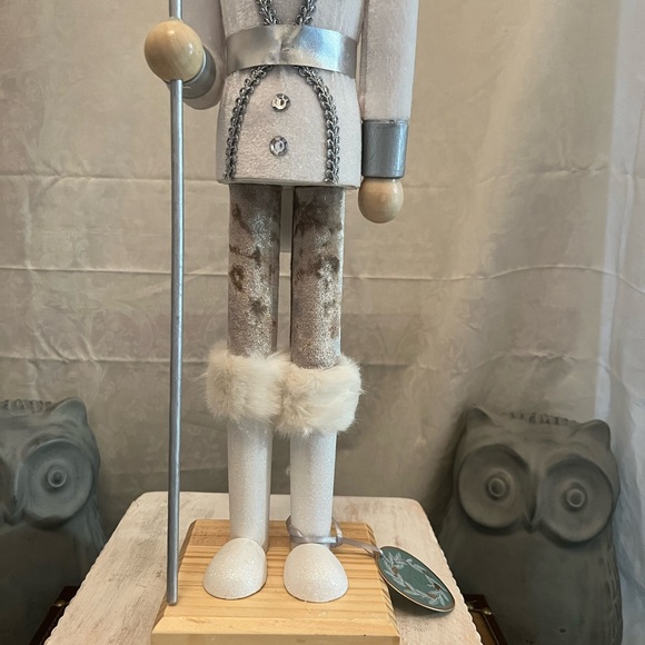 Tinsel & Fir Christmas Nutcracker Decor - Picture 4 of 8